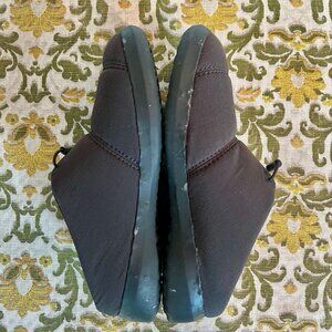 REI Kids Charcoal Camp Dreamer Slip-Ons, Slippers, Camp Shoes Size 1Y